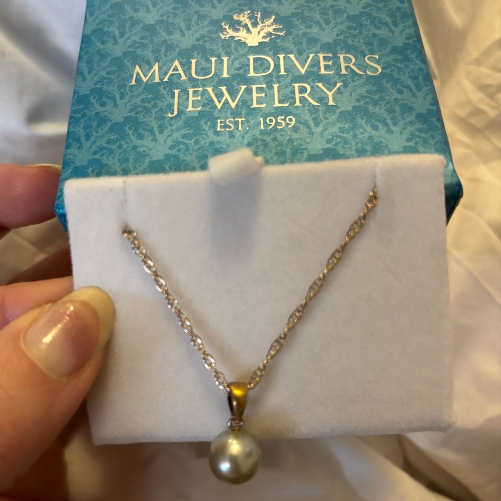 Maui Divers real pearl necklace